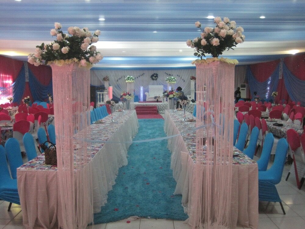 Фото Axari Hotel & Suites