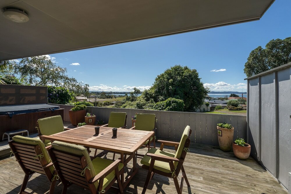 Фото Lakeside City Apartments