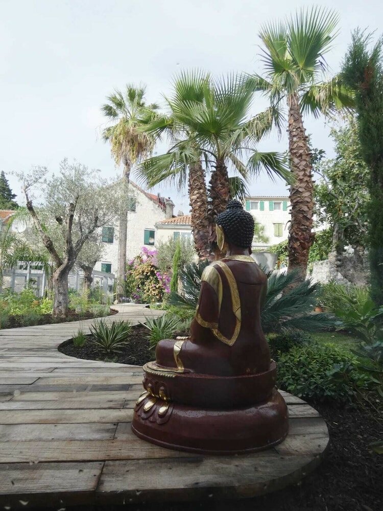 Фото Divota Apartment Hotel