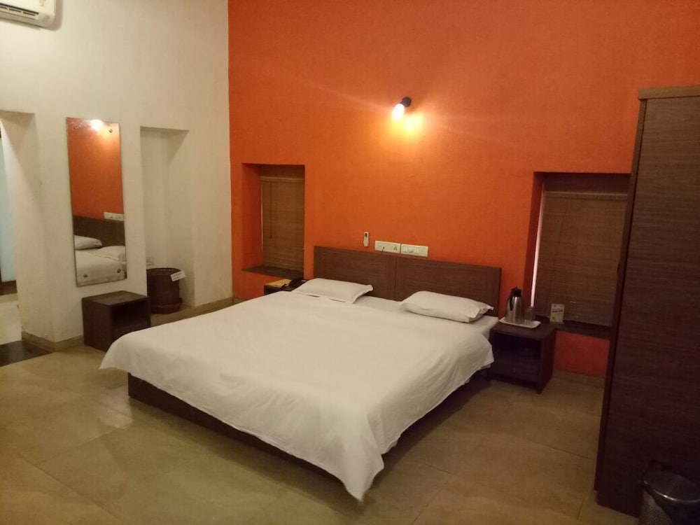 Фото Golden Swan Beach Resort