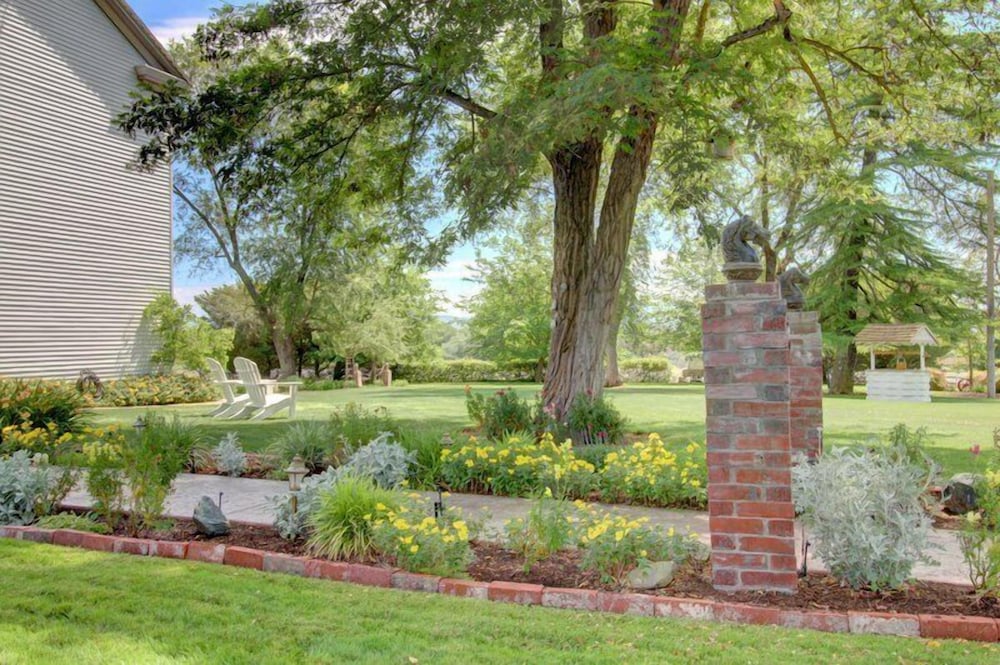 Фото Bybee's Historic Inn