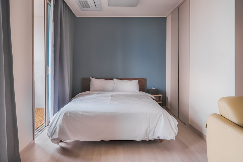 Фото The November Stay in Landmark