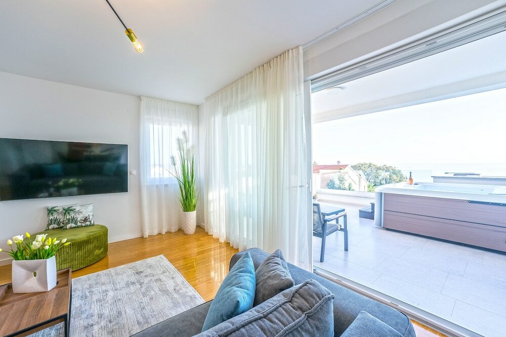 Фото Penthouse Apartment Perla with Jacuzzi