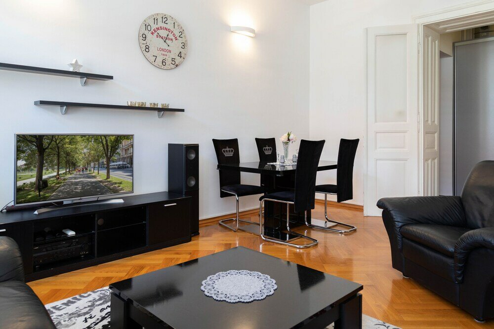Фото Bright and Spacious 2bdr Apartment in Heart of Zagreb