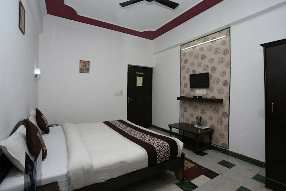 Фото Goroomgo Hotel Priya Agra