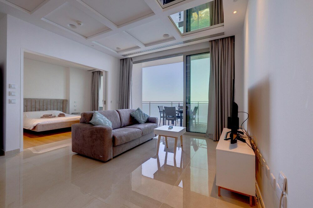 Фото Super Luxury Apartment in Tigne Point, Amazing Sea Views
