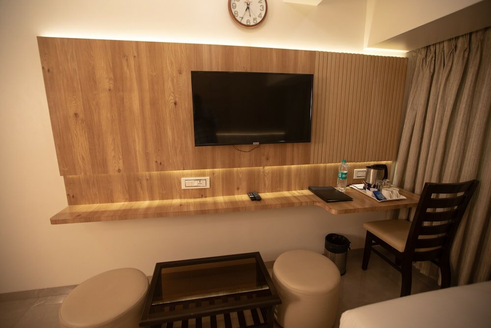 Фото Hotel Naaz Executive Near T2 Airport