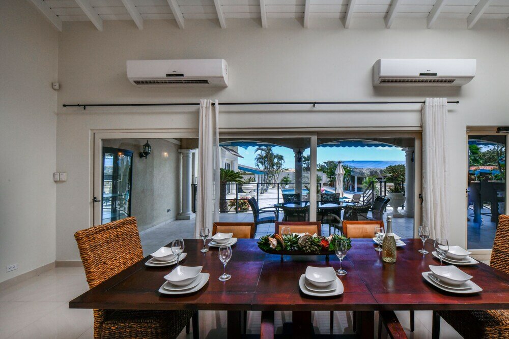 Фото Massive Oceanfront Villa - SPA - Sauna - Gameroom - Malmok!