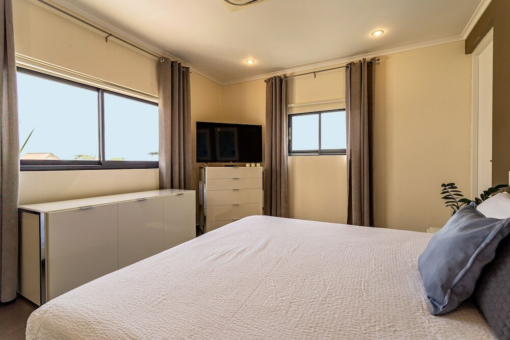 Фото Spectacular Designer Villa 5 Star Luxury 6 Bedroom New!