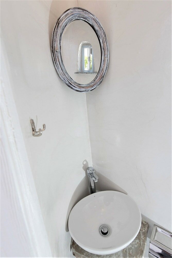 Фото Melesios Mykonos Town Studios