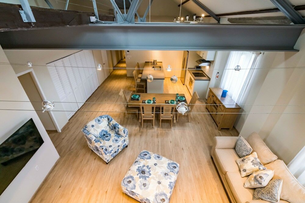 Фото The Yellow Penthouse