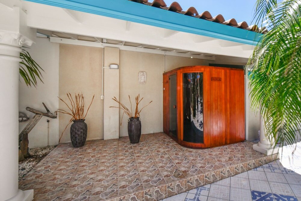 Фото Massive Oceanfront Villa - SPA - Sauna - Gameroom - Malmok!