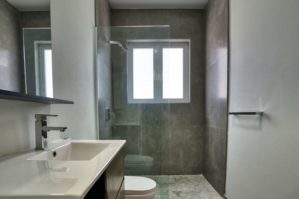 Фото Grand Modern Villa 6-bedroom! Brand New! Heated Jacuzzi!