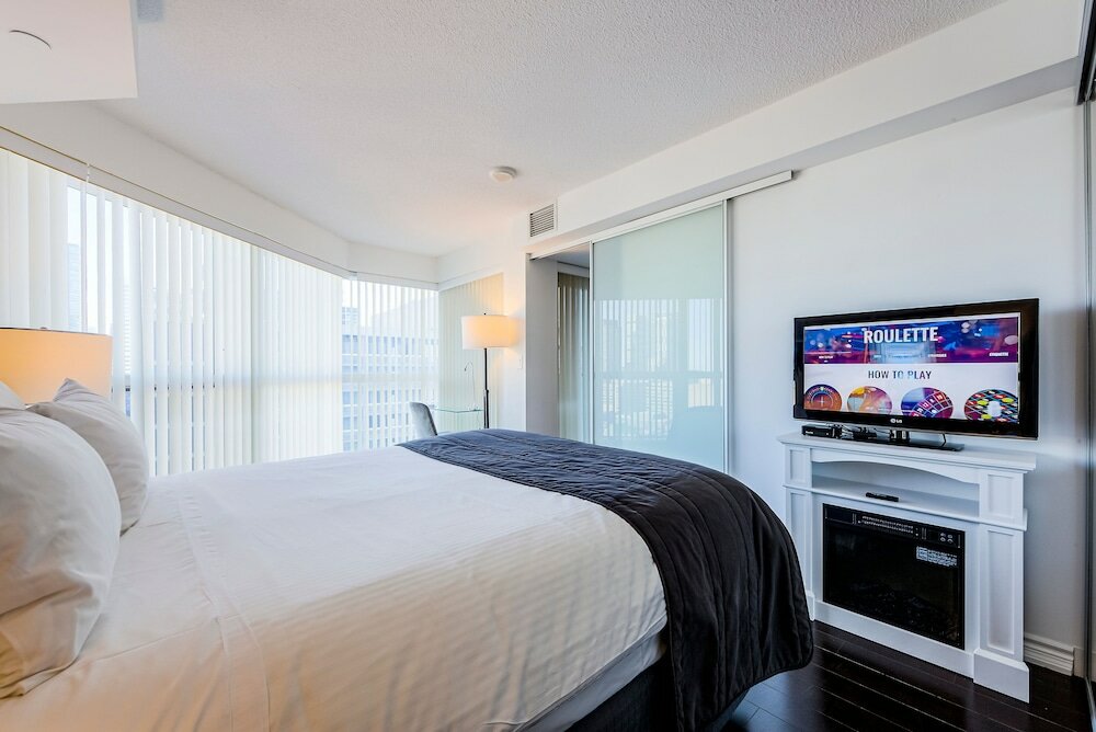 Фото Canada Suites - 832 Bay St