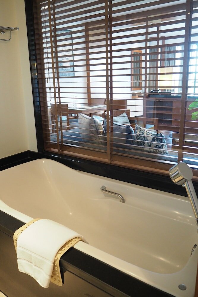 Фото Woodlands Suites Serviced Residences