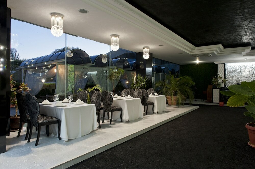 Фото Grand Hotel Shumen