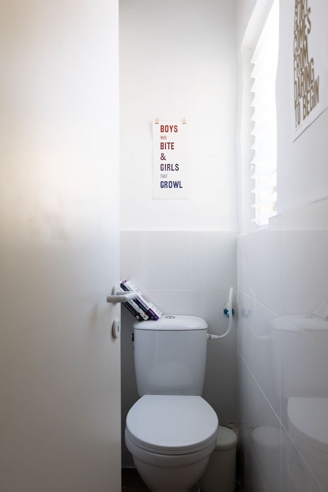 Фото Artistic Downtown Vibe Apt in Florentin