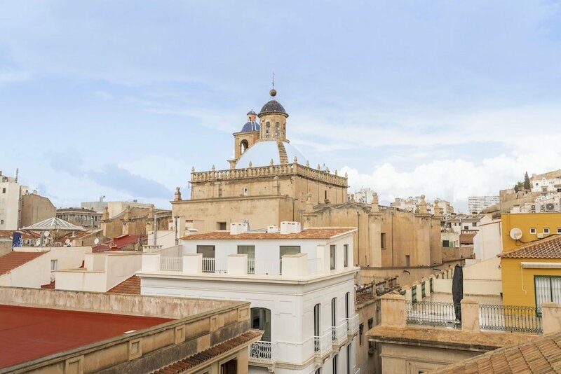 Гостиница Tandem Pórtico Alicante Suites в Аликанте