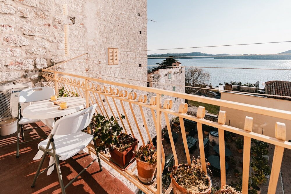 Фото Arya apartment