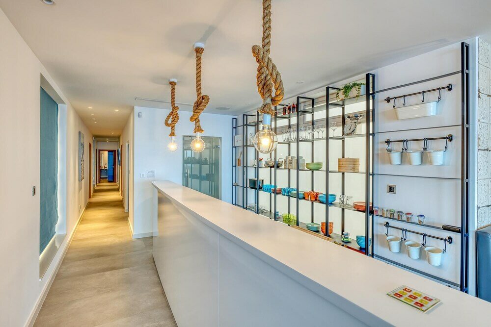 Фото Superb Seafront Family Apartment