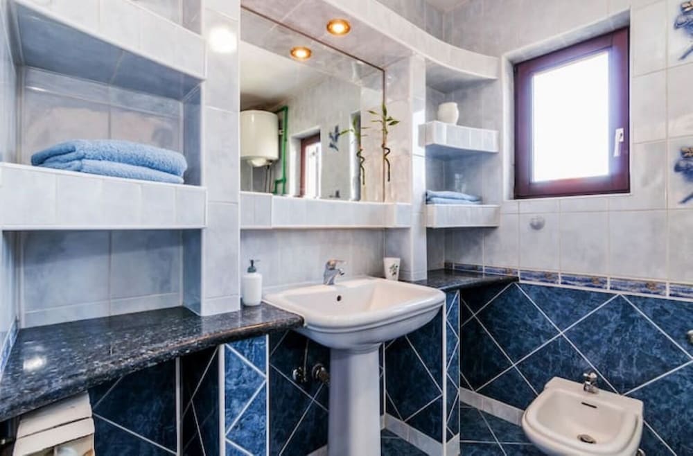 Фото Brane - Free Parking - A4 Rada