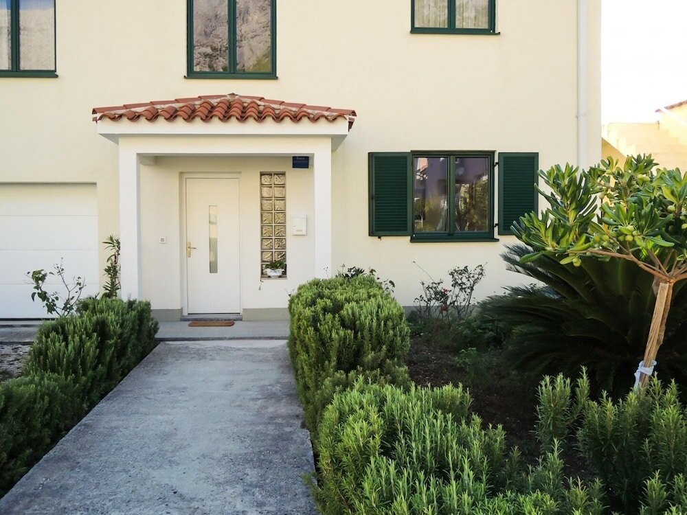 Фото Smilja - 150 m From Pebble Beach - A2