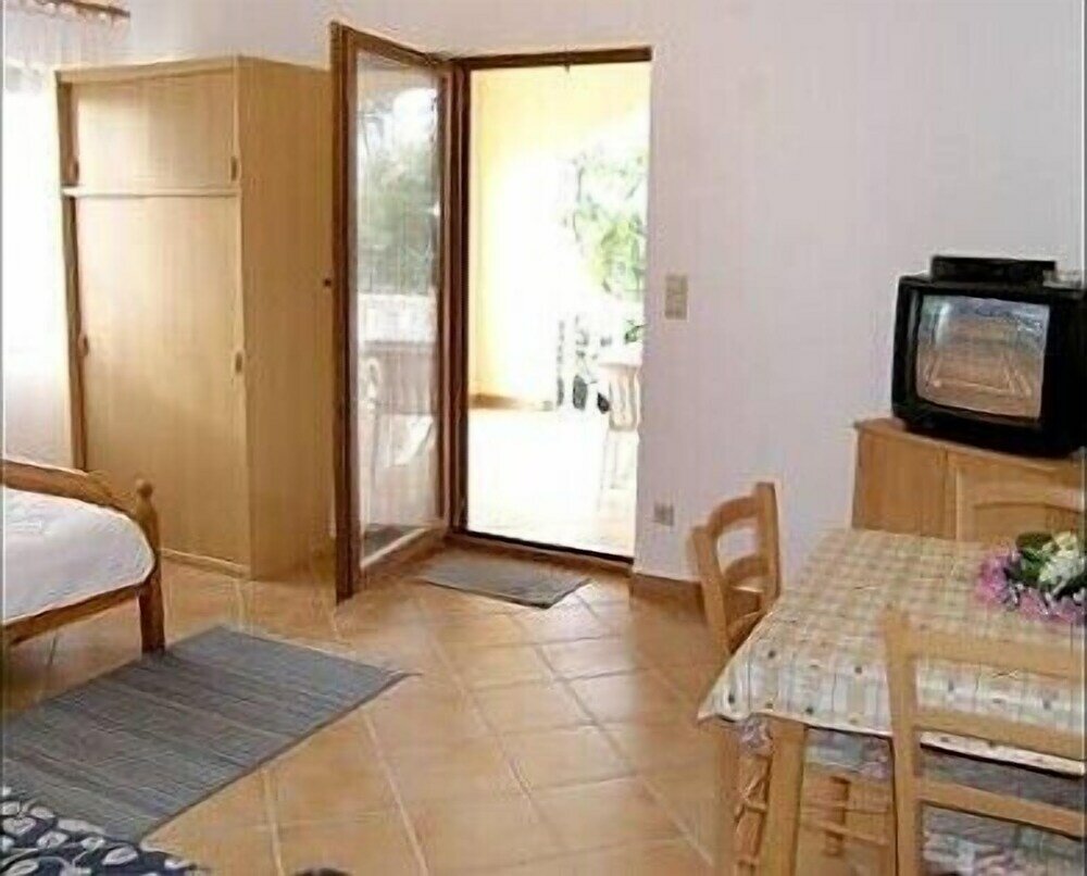 Фото Stjepan- 10 m From Beach - A2 Prizemlje Lijevo