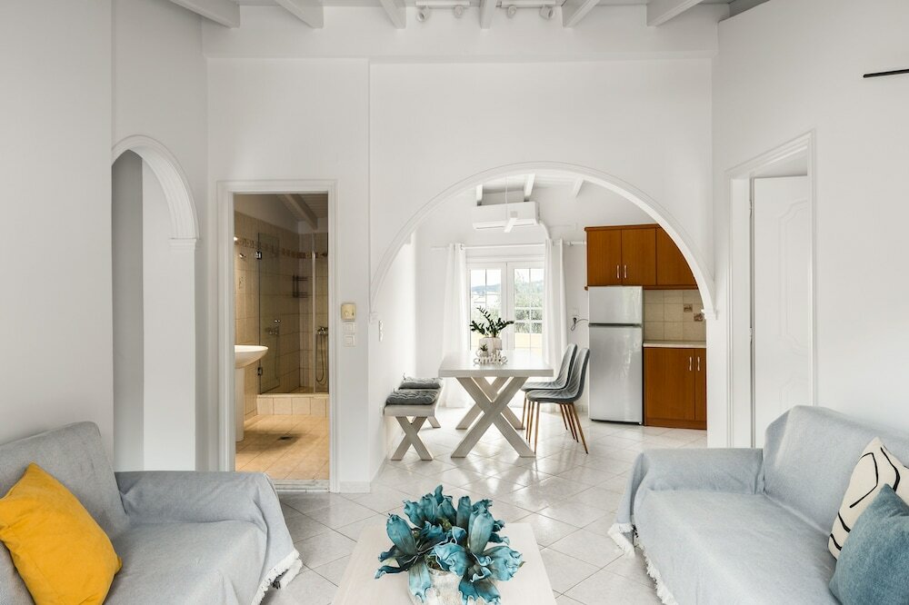 Фото The Seaview Corner Apartments by Konnect, Ipsos