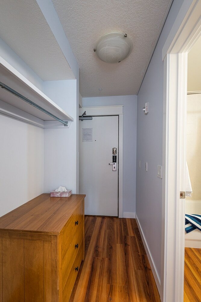 Фото WindTower - Luxurious 2 Bedroom Condo