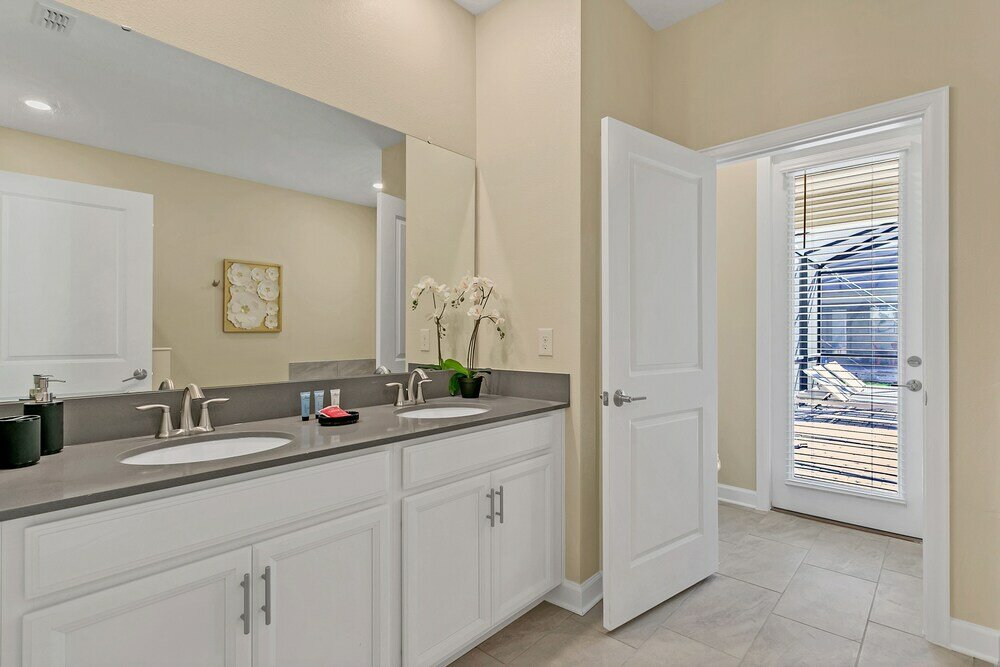 Фото Must See Villa! Private Poolthemed Roomstheater!