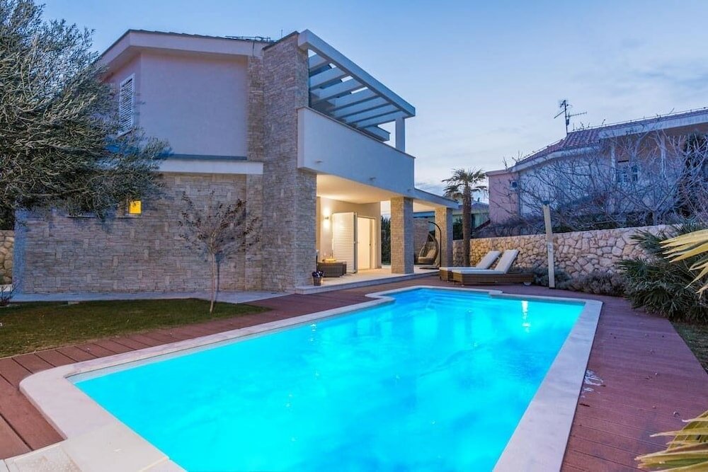Фото Luxury Villa White Rose with the Pool