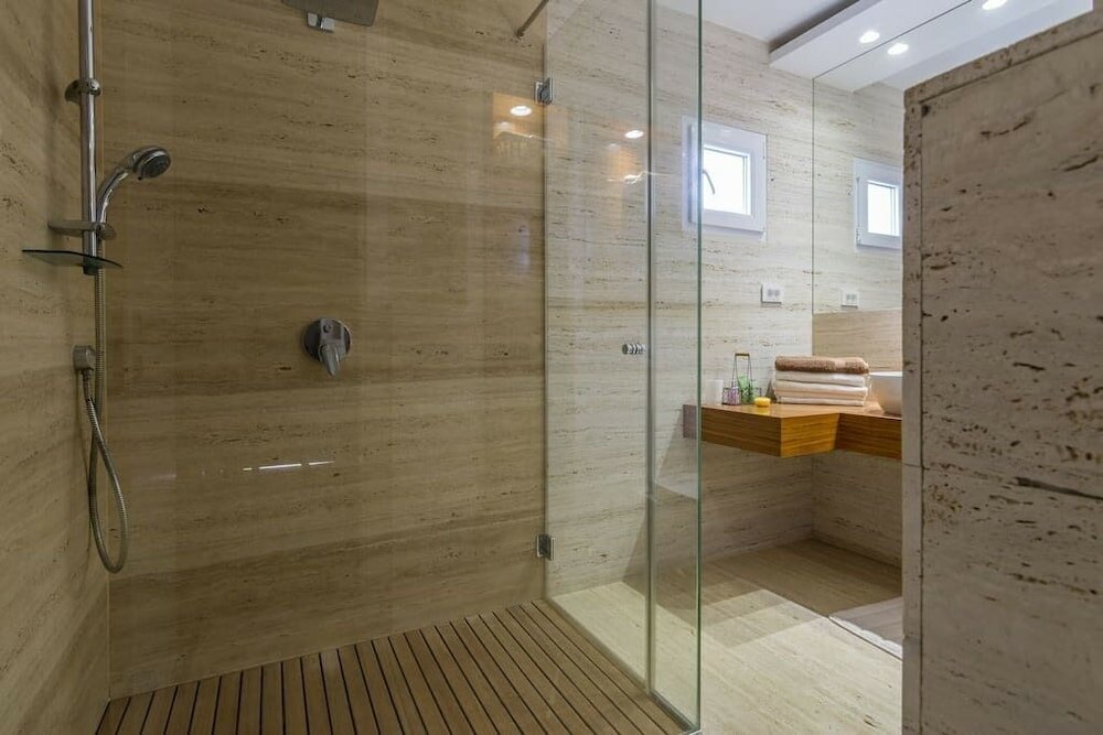 Фото Luxury Villa White Rose with the Pool