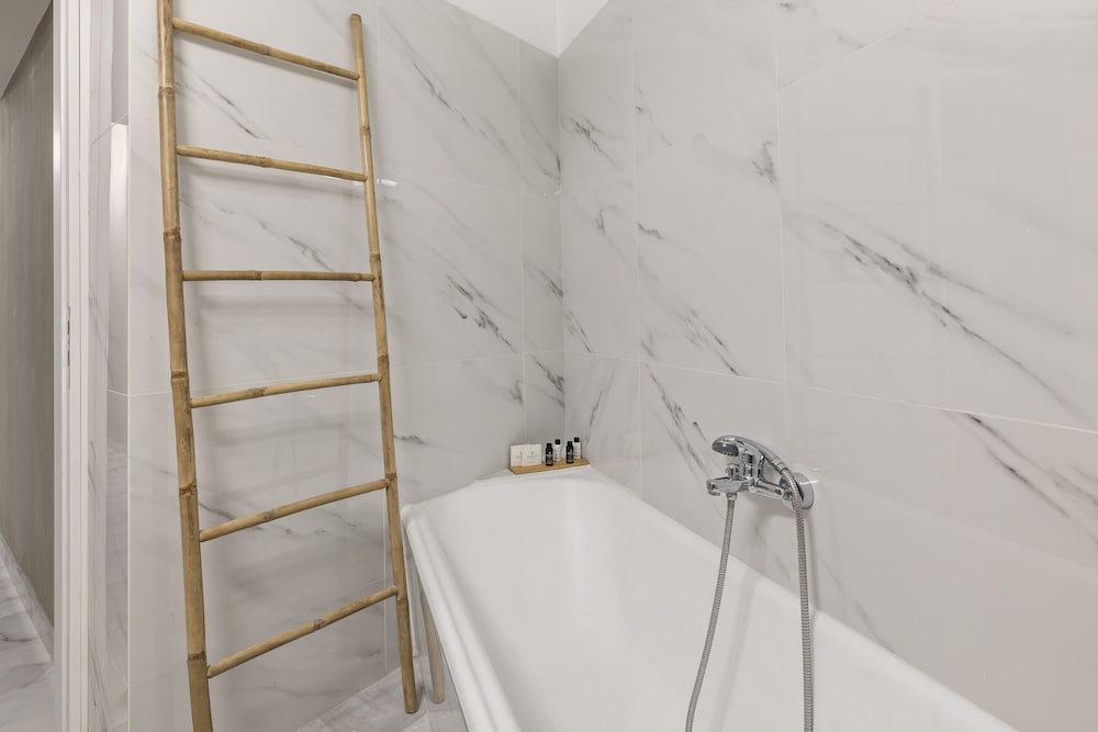 Фото Athens Warehouse Boutique Hotel & Suites