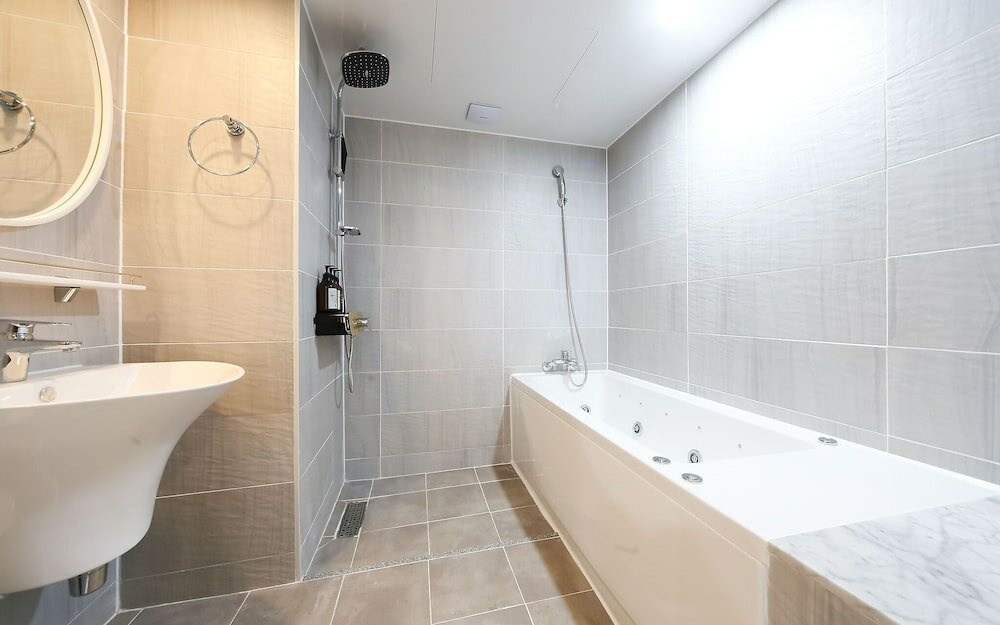 Фото Changwon Boutique Hotel Gung