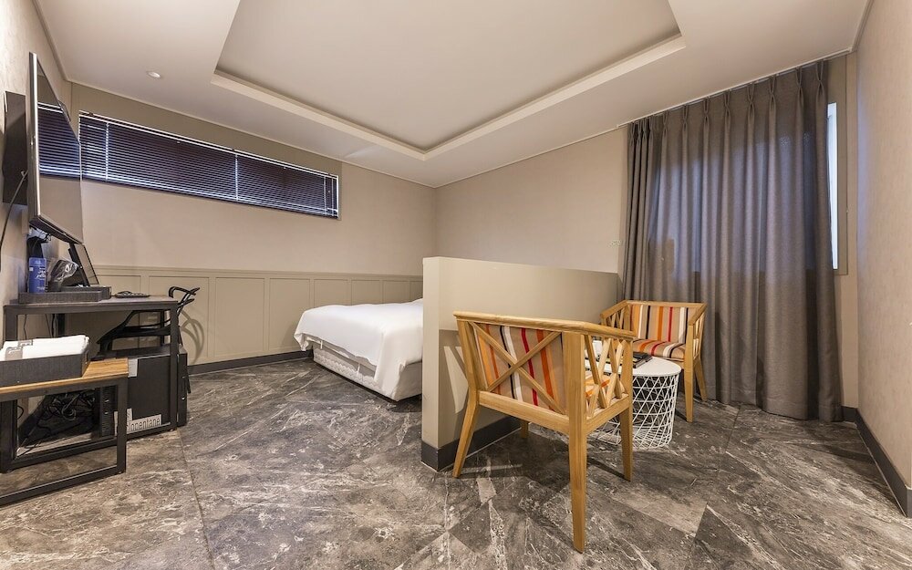 Фото Suwon City Hall Station Bobos