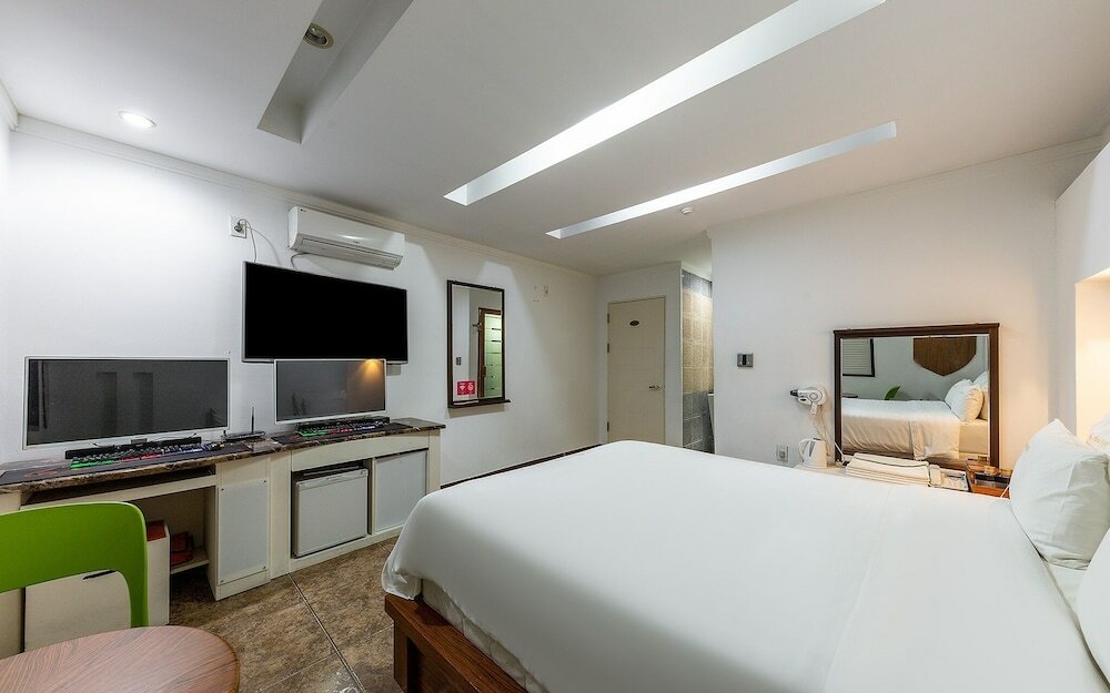 Фото Daejeon Yongjeon Savoy