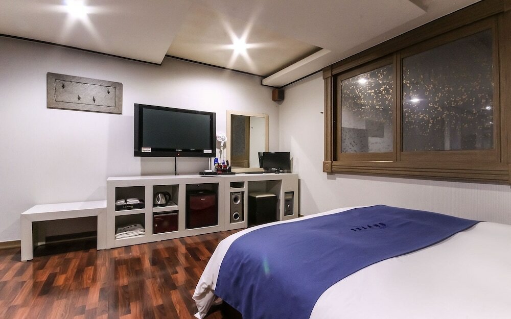 Фото Changwon Myeongseodong Hotel Sky