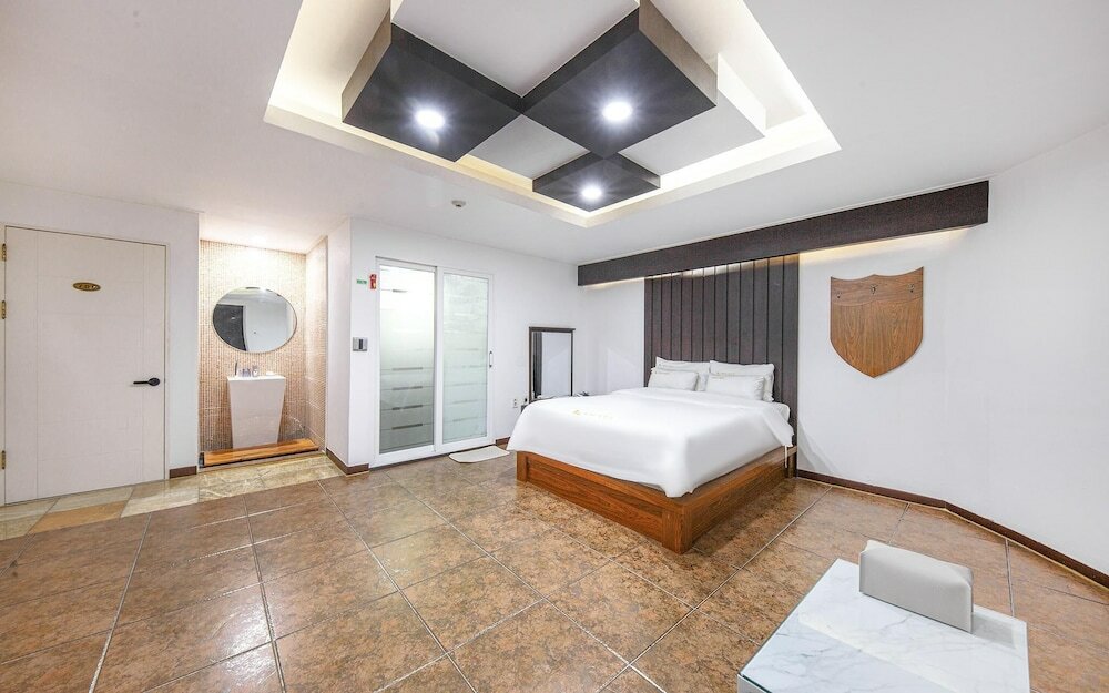 Фото Daejeon Yongjeon Savoy