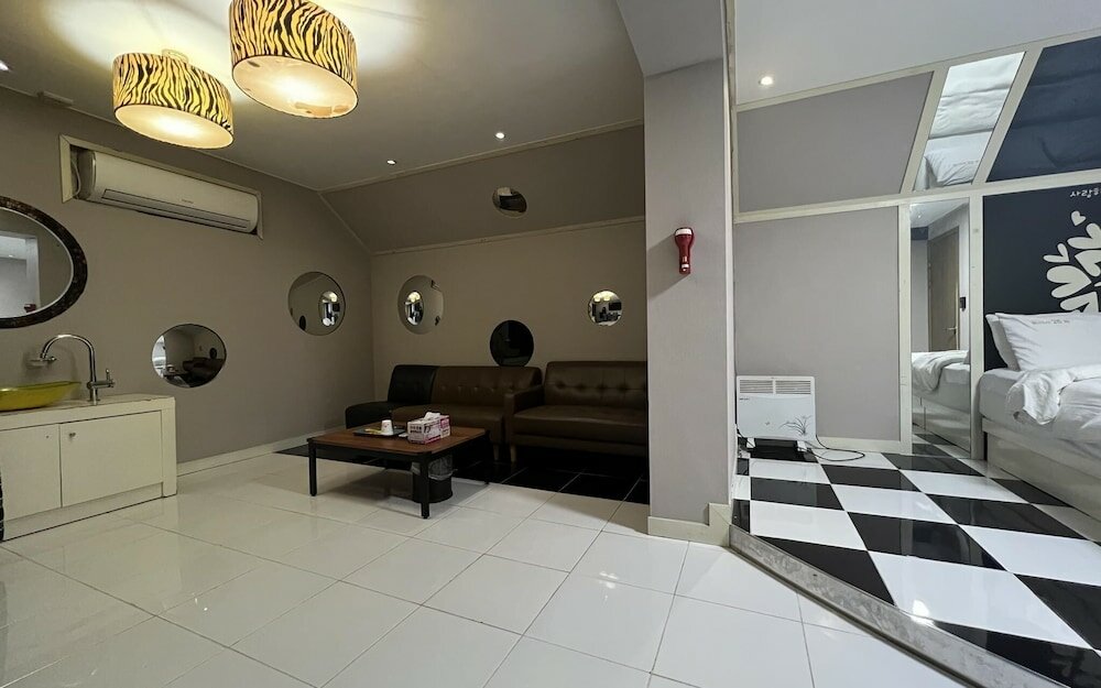 Фото Suwon Station 25h