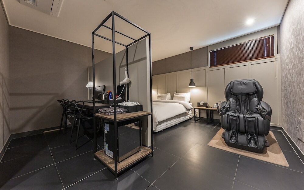 Фото Suwon City Hall Station Bobos