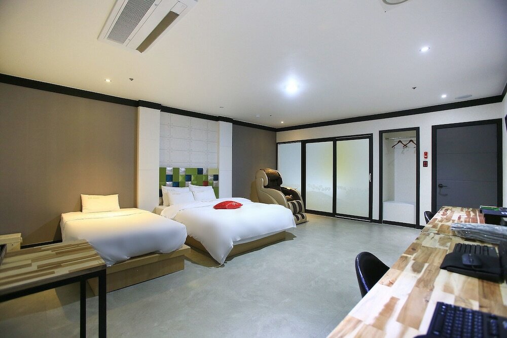 Фото Suwon Yeongtong Sg Hotel