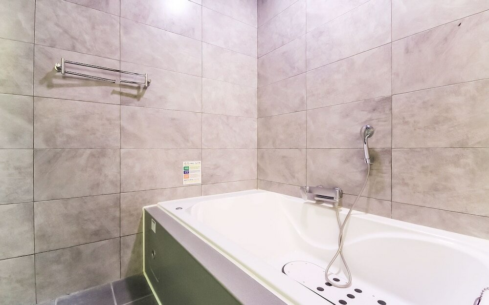 Фото Changwon Masan Ive Hotel