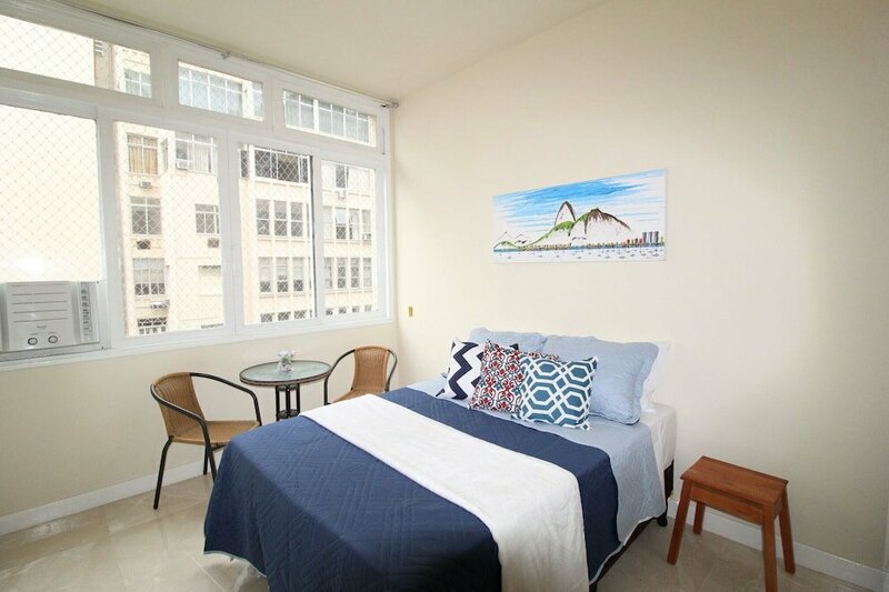 Гостиница Pet Friendly - 4 bedroom apartment in Copacabana for up to 8 people CaviRio Sf704 в Рио-де-Жанейро