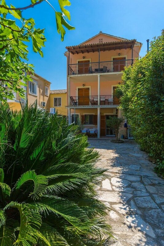 Гостиница Anna Apartment Walk to Beach A C Wifi Car Not Required - 2451