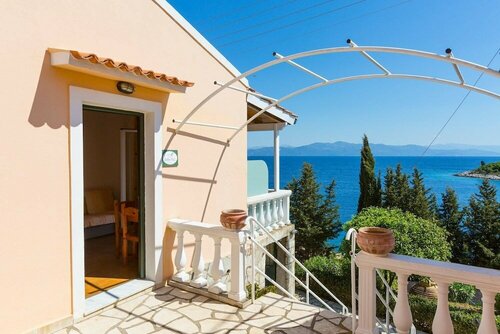 Гостиница Dolphin Villa 2 Swimming Pool Walk to Beach Sea Views A C Wifi - 581