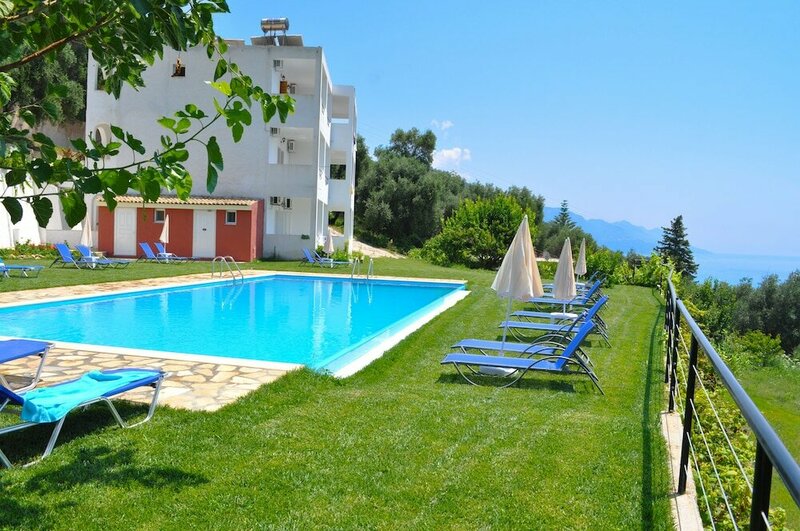 Гостиница Luxury Apartment by the Pool - Pelekas Beach, Corfu