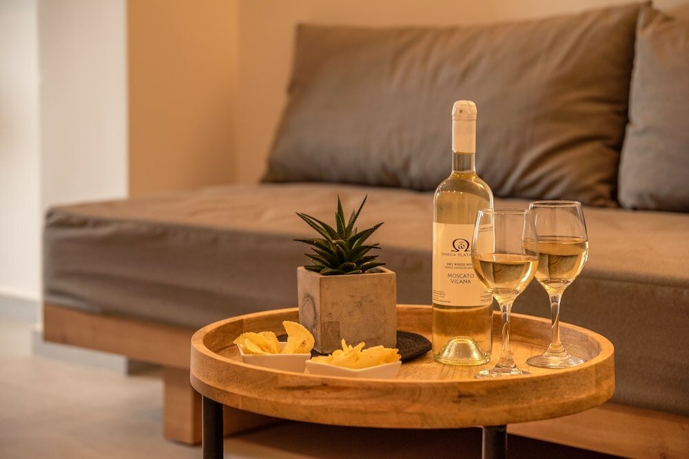 Фото Omega Platanias