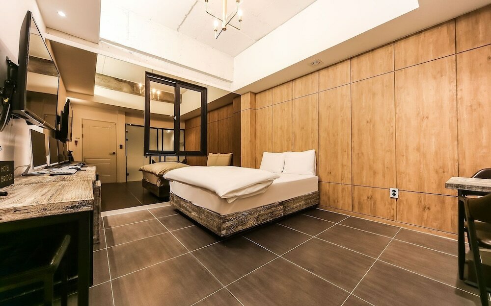 Фото Daegu Gyeongbuk University Bridge Hotel