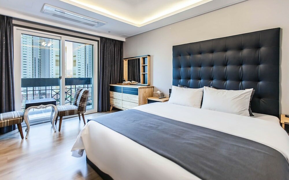 Фото Changwon Jinhae Yongwon Brown Dot Hotel