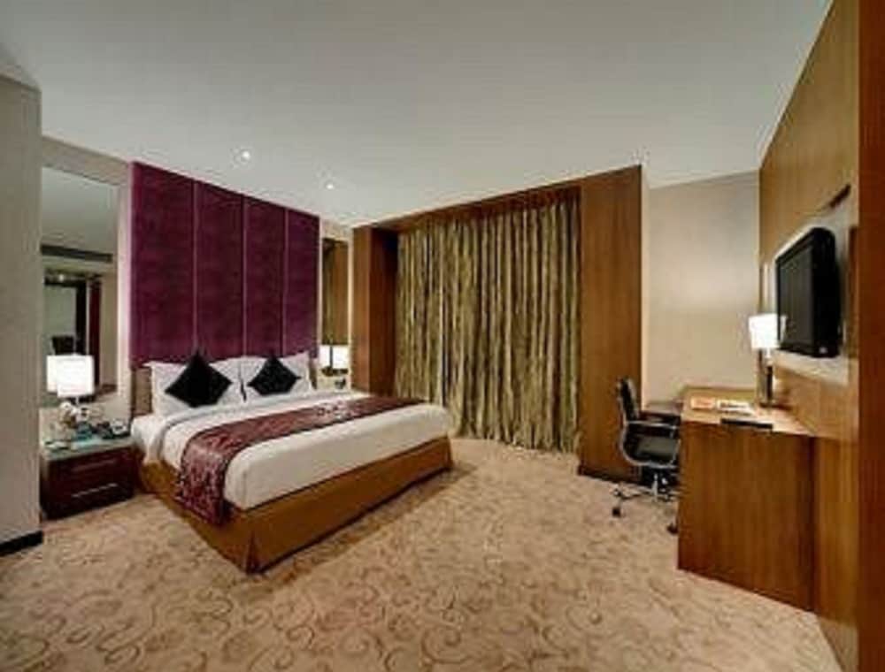 Фото Ramada by Wyndham Ahmedabad